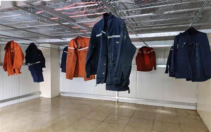 学党史办实事官地矿小小烘干室干了职工衣暖了职工心