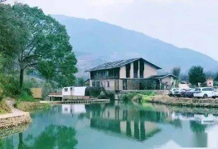 2 用餐:1早,正餐不含,可找导游代订35元/人3 住宿:石牛山山下酒店4