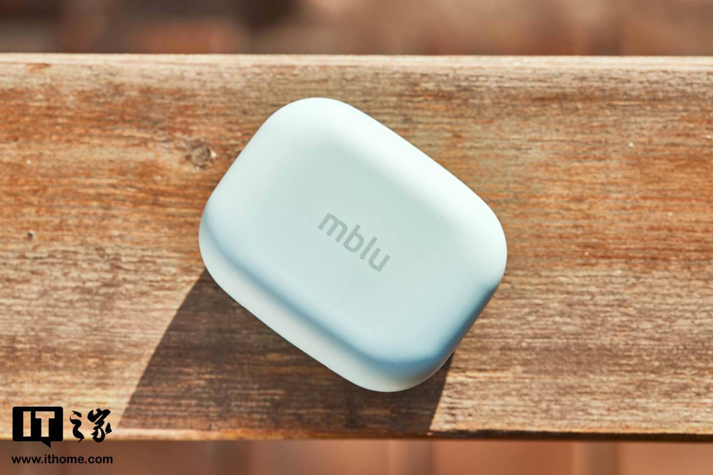 【IT之家开箱】魅蓝 Blus+ 主动降噪蓝牙耳机图赏