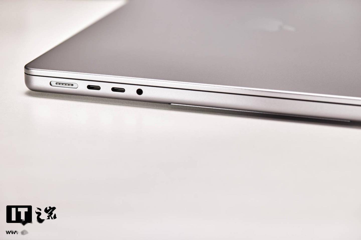 MagSafe|苹果MacBook Pro 14英寸2021图赏：绚丽Liquid视网膜XDR显示屏
