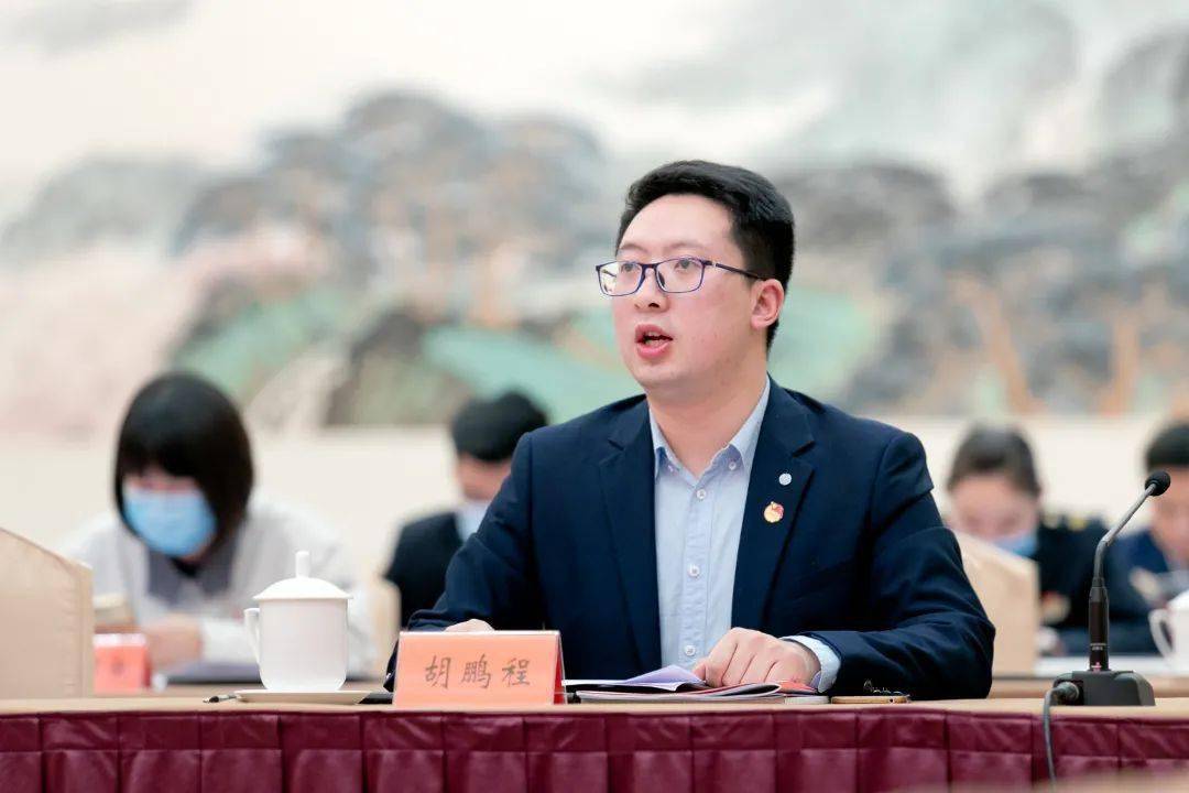 青联榜样说胡鹏程坚守初心扎根基层志愿奉献点亮青春