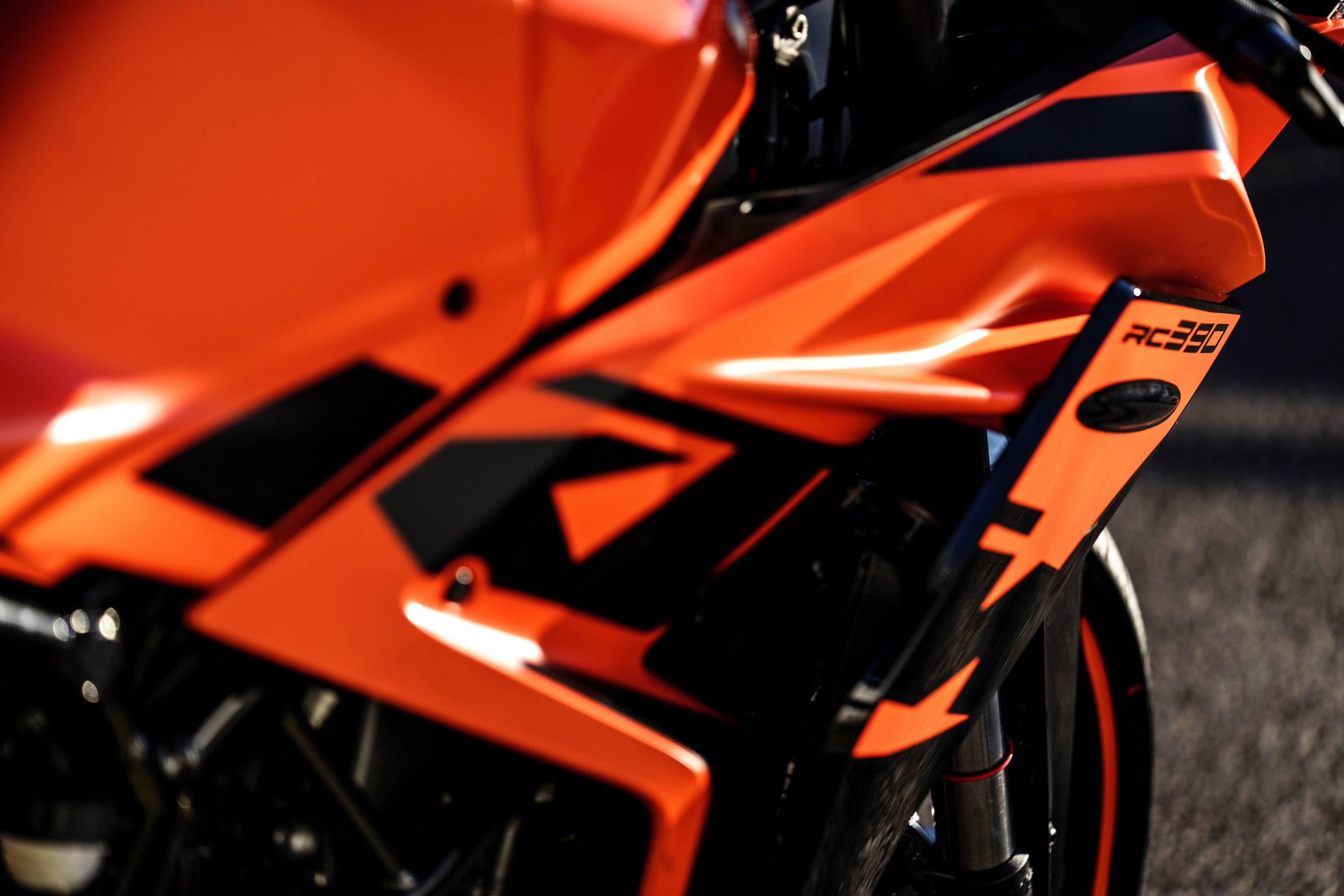 加装了原厂改装组件的ktm新一代rc390