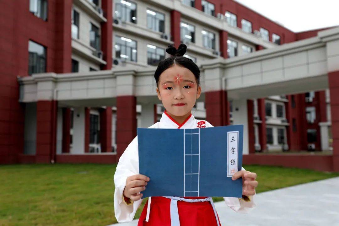 实验小学玉湖校区举行“稚子沐诗节”闭幕式_校园