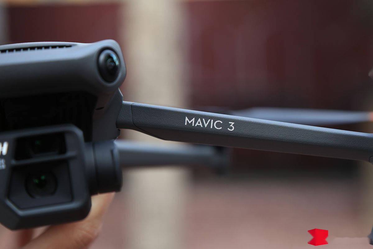 DJI Mavic 3 体验：4/3 英寸哈苏相机，最强消费级无人机来了？