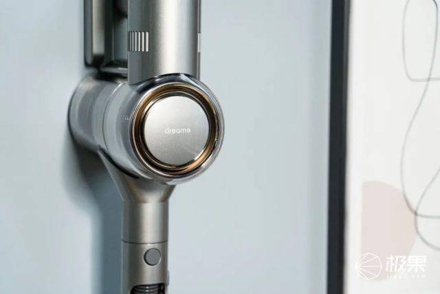 全能吸尘器评测！吸拖一体难缠毛发秒清理，犄角旮旯高处打扫全搞定