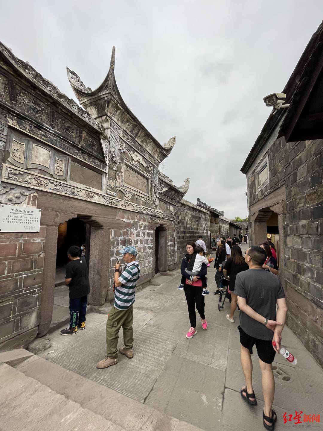 李庄距今已有1460年建镇史,依长江繁衍生息形成了"江导岷山,流通楚泽