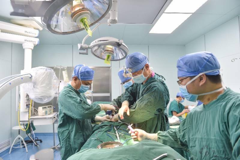 颈椎|这场高峰会透露：错误、暴力按摩极伤颈椎，护好它得这么做