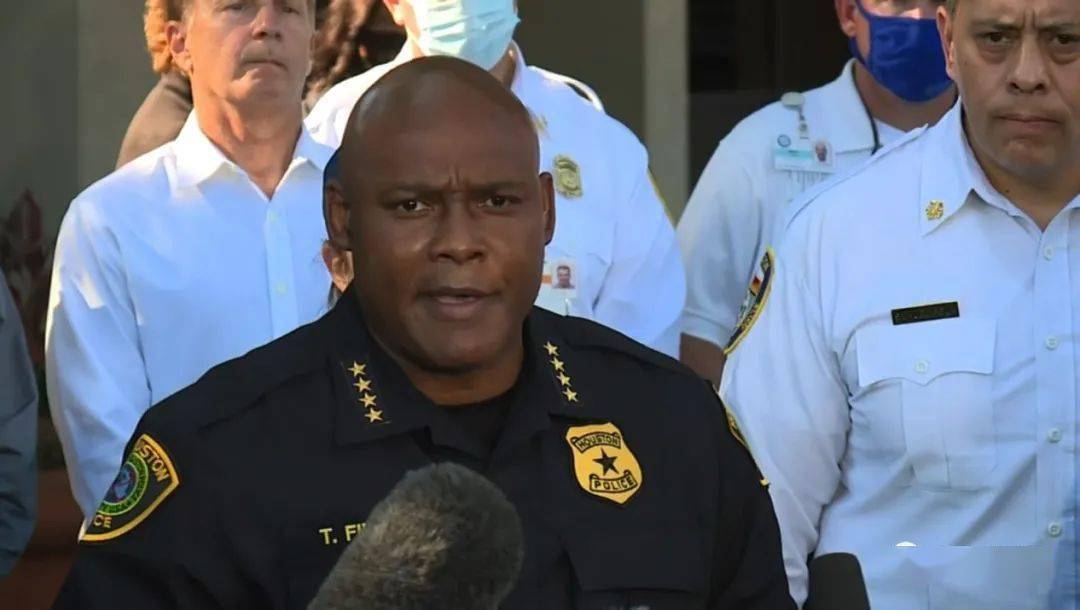 人群|惨烈！美顶流歌手演唱会煽动狂欢致8人被踩死！目击者：他边唱边看人死