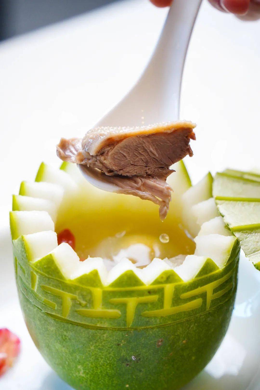 最温暖人心的时令食物完美融合气温转凉的食欲之秋陈皮水鸭冬瓜盅其中