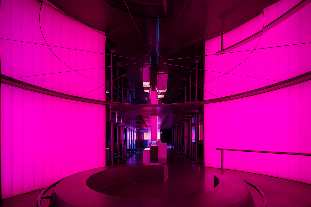 赛博朋克风的酒吧空间设计是你意想不到的酷