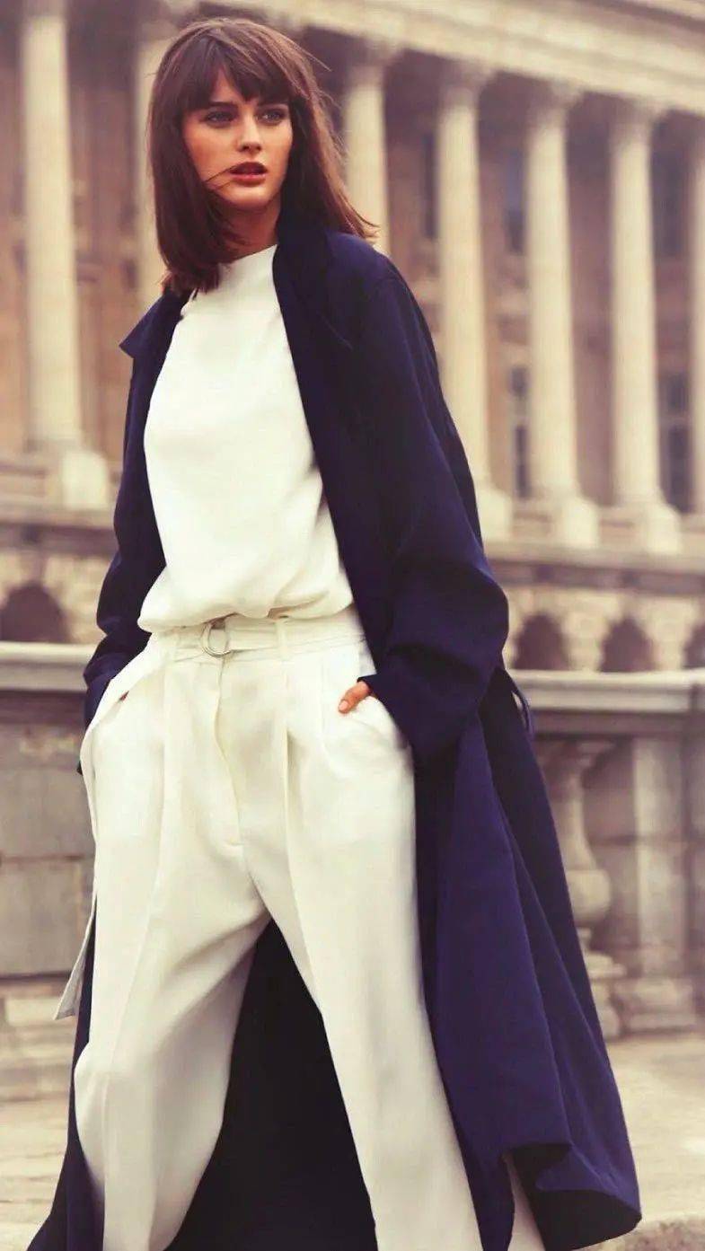 黑色 别穿阔腿裤了！今冬这4条裤子最流行，时髦显瘦，怎么搭都好看！