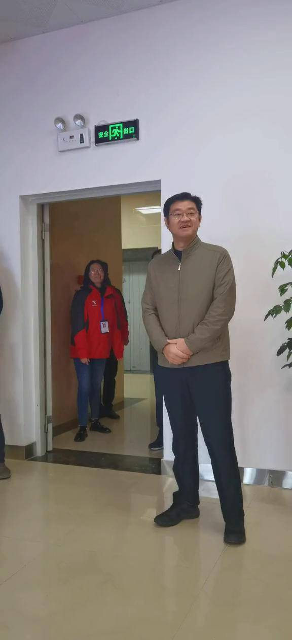 " 县委书记王胜文记者节看望慰问宁化县融媒体中心新闻工作者!