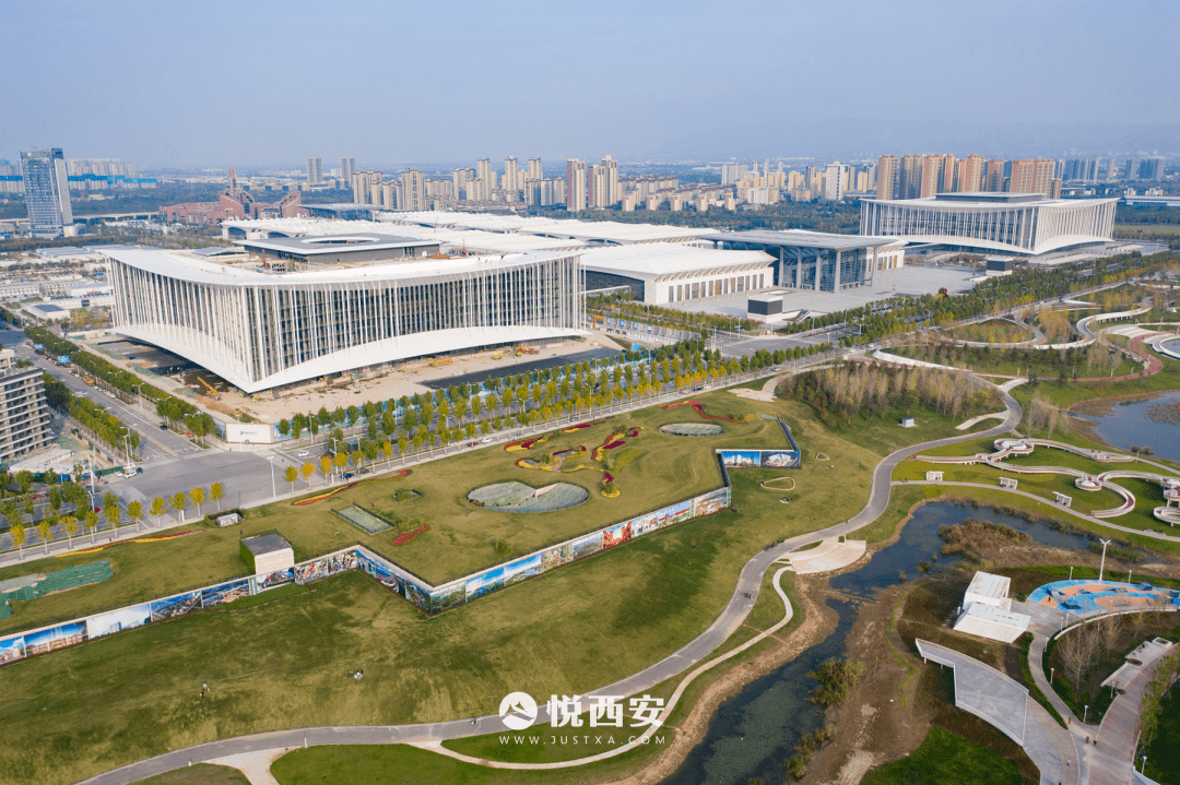 西安诞生超级建筑群:全悬浮幕墙,比机场+北站还大!_建筑体