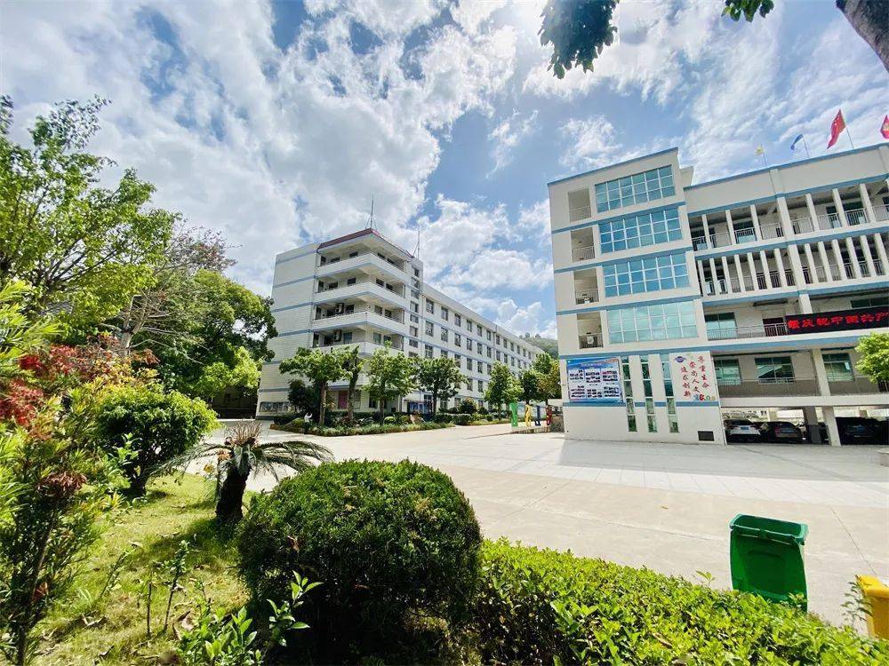 文明校园风采展示长乐第四中学六育践初心润泽文明花