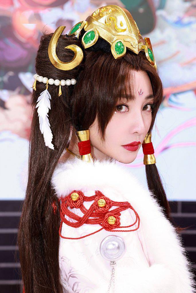 古风柳岩新造型惊艳变身俏千金 明艳妩媚灵动诠释美人如画