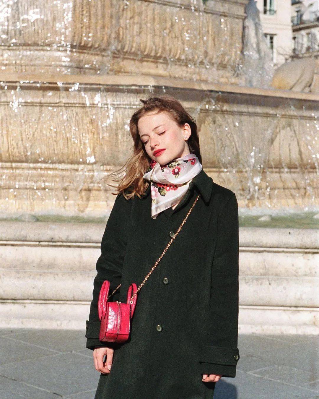 这位法国小姐姐简直日常照穿搭天花板