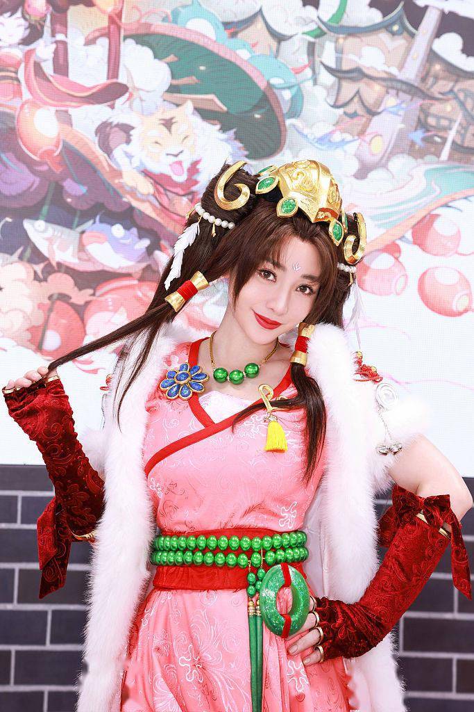 古风柳岩新造型惊艳变身俏千金 明艳妩媚灵动诠释美人如画