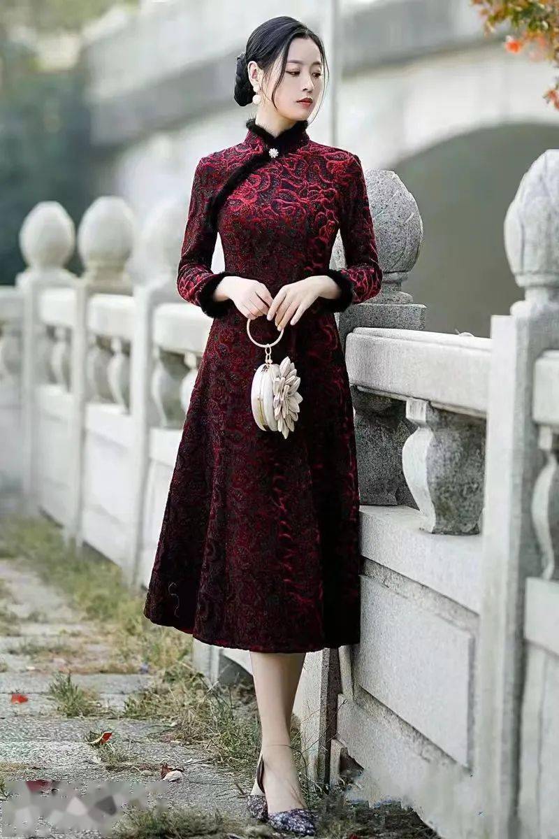 冬秀选择温暖的加绒旗袍,有着一种静止的美!