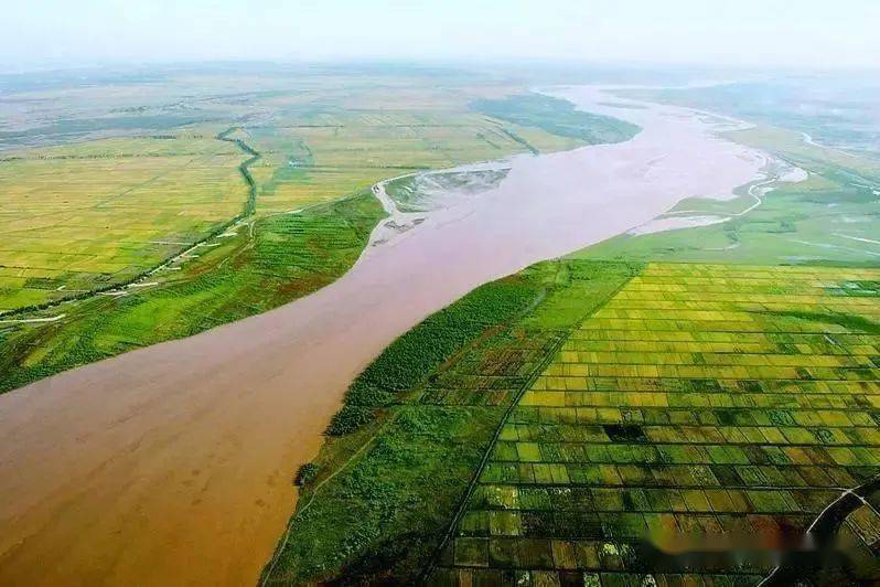 灌溉农业在我国主要分布在西北地区的河套平原,宁夏平原和河西走廊