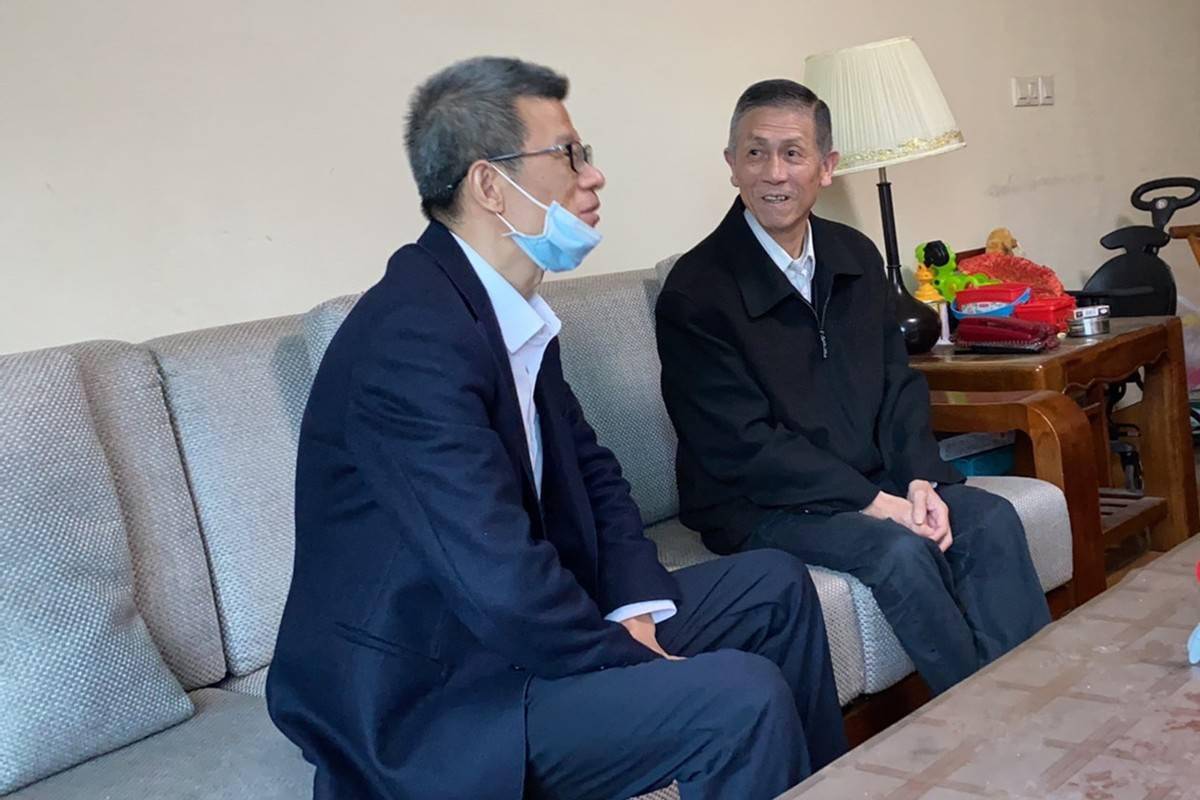 湖北荆州沙市区检察院代理检察长朱继权走访慰问区检察院退休干部