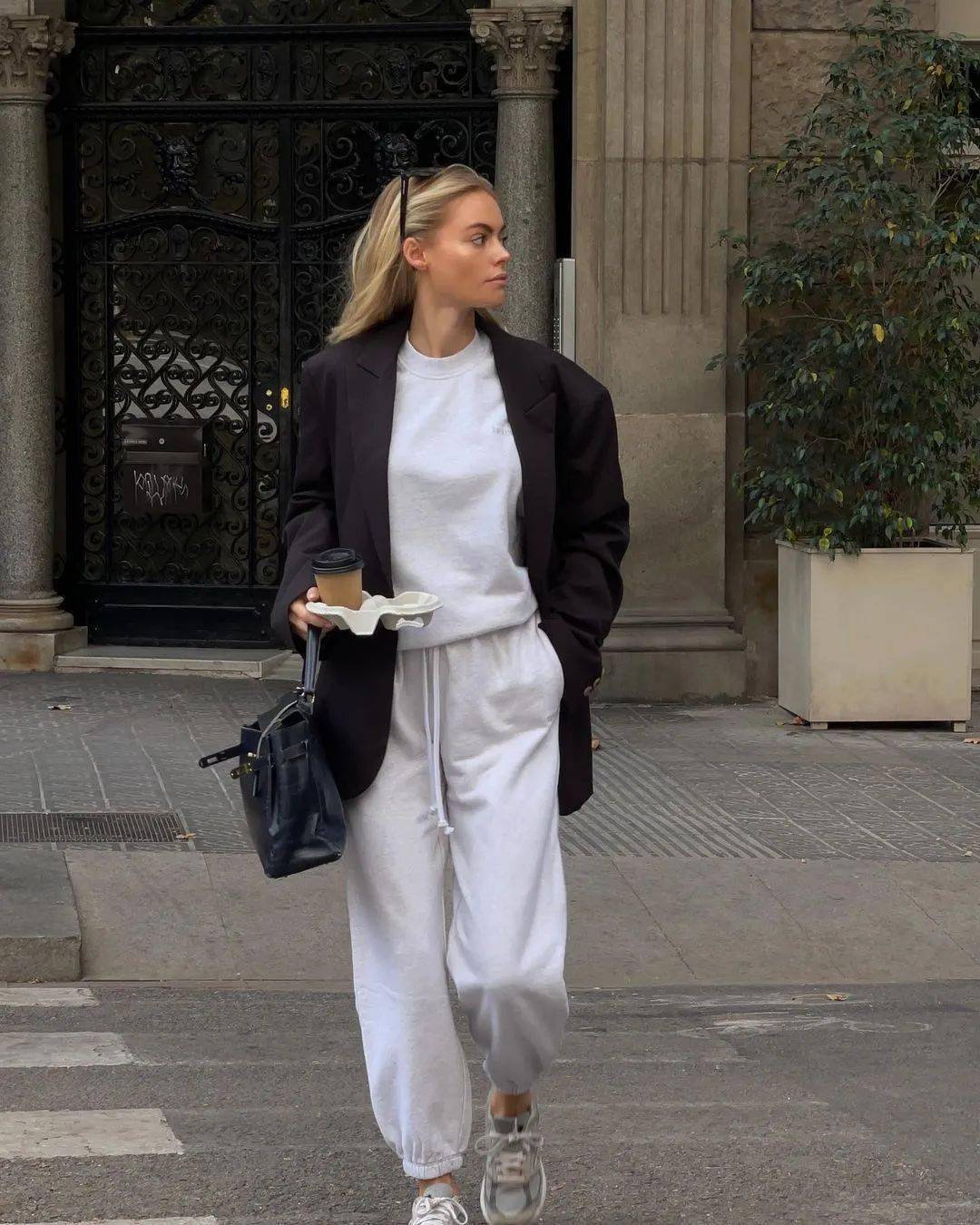 卫衣是贴身穿的嘛 4167f29d07724917b3194d3dd1552bc8.jpeg