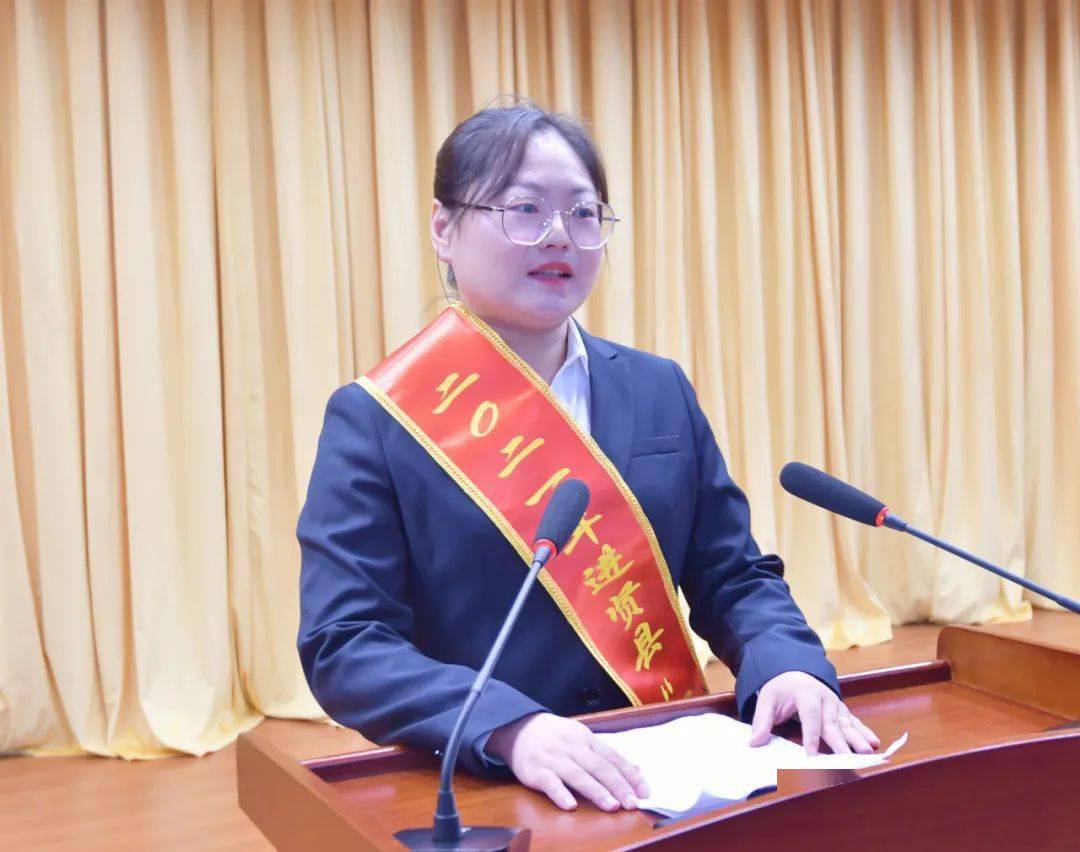 最美教师大爱无疆静待花开的筑梦人徐文静