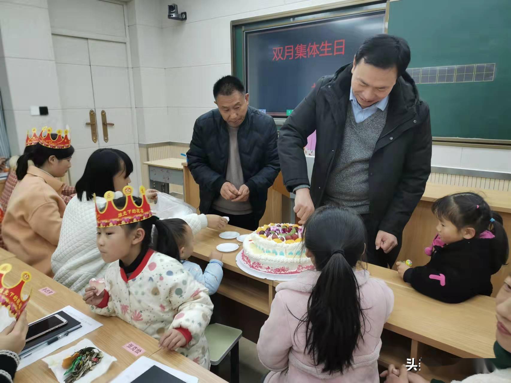 举办"集体生日,情暖教师凡心—内乡县七里坪乡中心小学为教师举办"