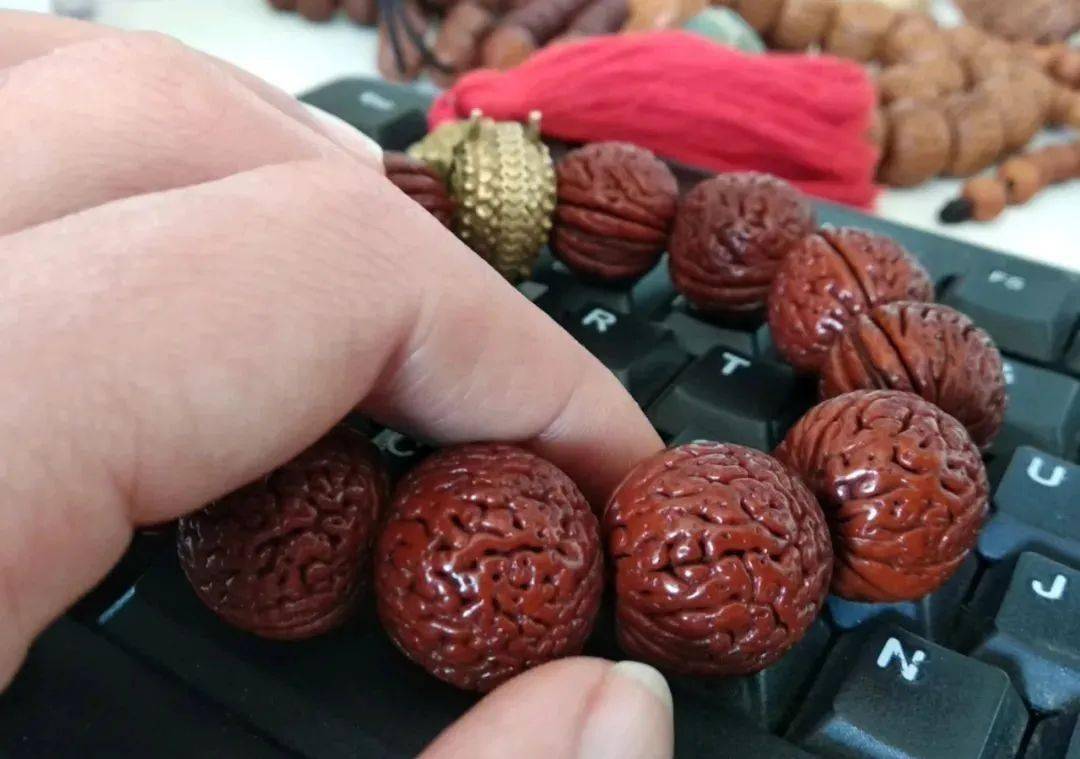 普通桃核手串盘10年后到底有多美