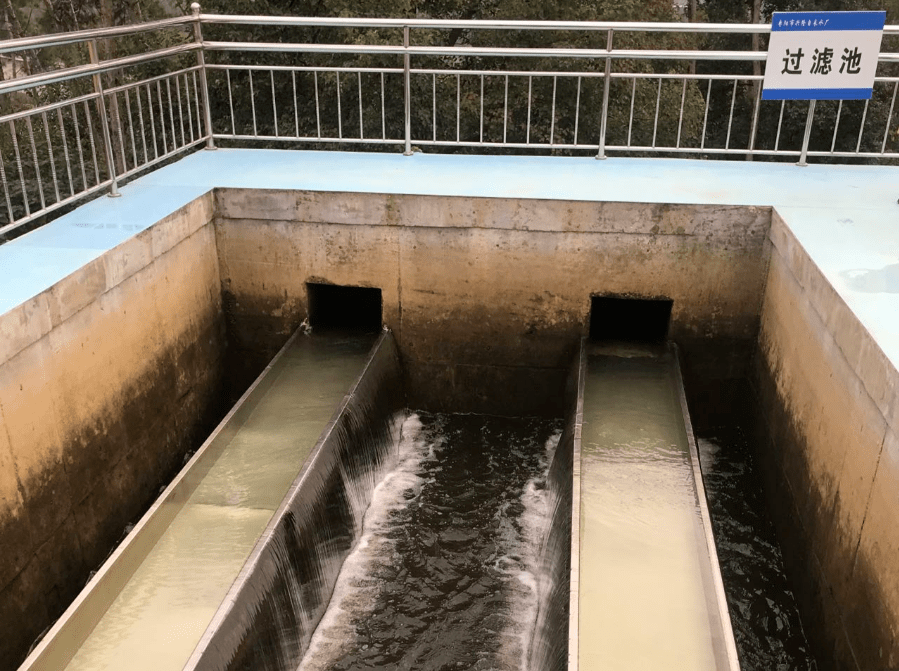 棗陽市農村飲水從源頭開始,經過絮凝池,過濾池,沉澱池,清水池等數三