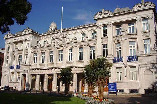 人工智能时代来临，是时候搭上“编程热”这辆快车了