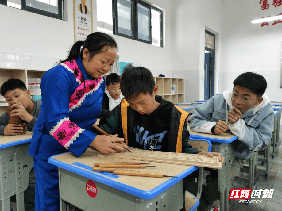 罗肖宇|落实＂双减＂政策 | 永顺芙蓉学校木雕工艺进校园 课后服务显亮点