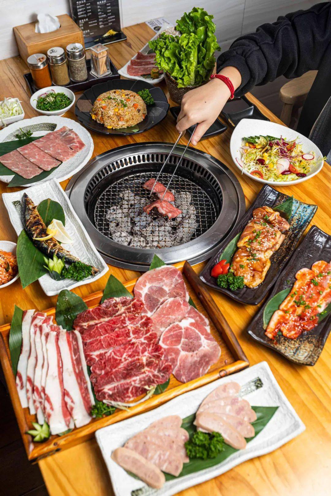 1秒穿越到东京这家日式烤肉店人均40就能实现烤肉自由