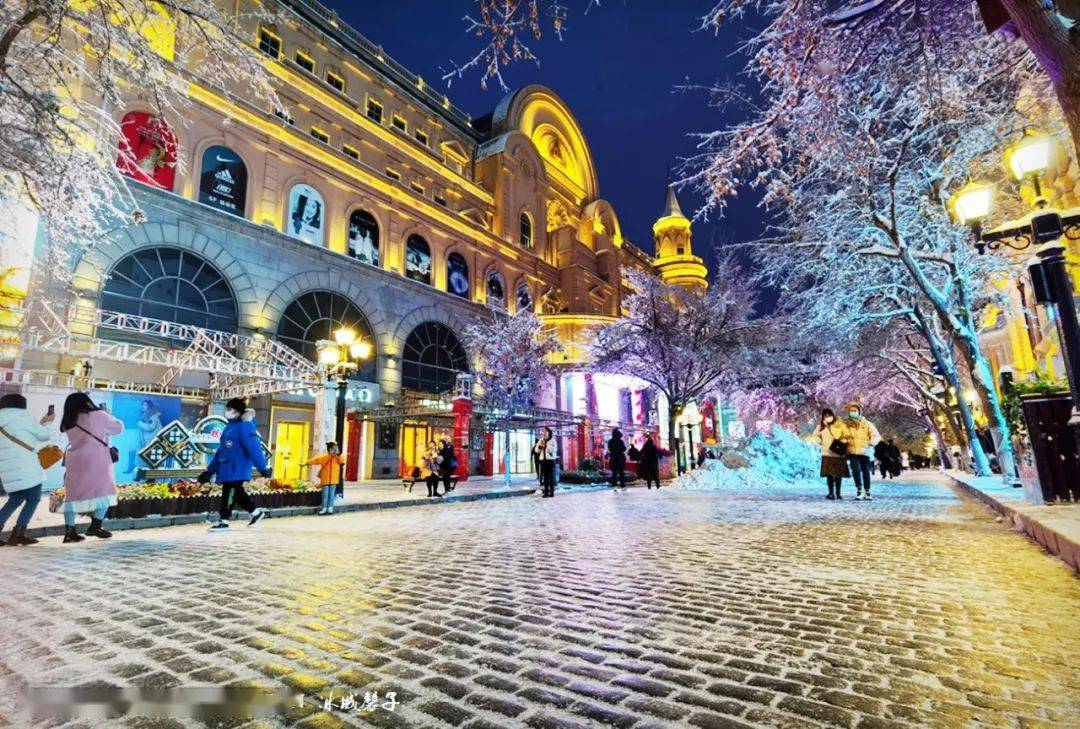 冬天的哈尔滨中央大街图片
