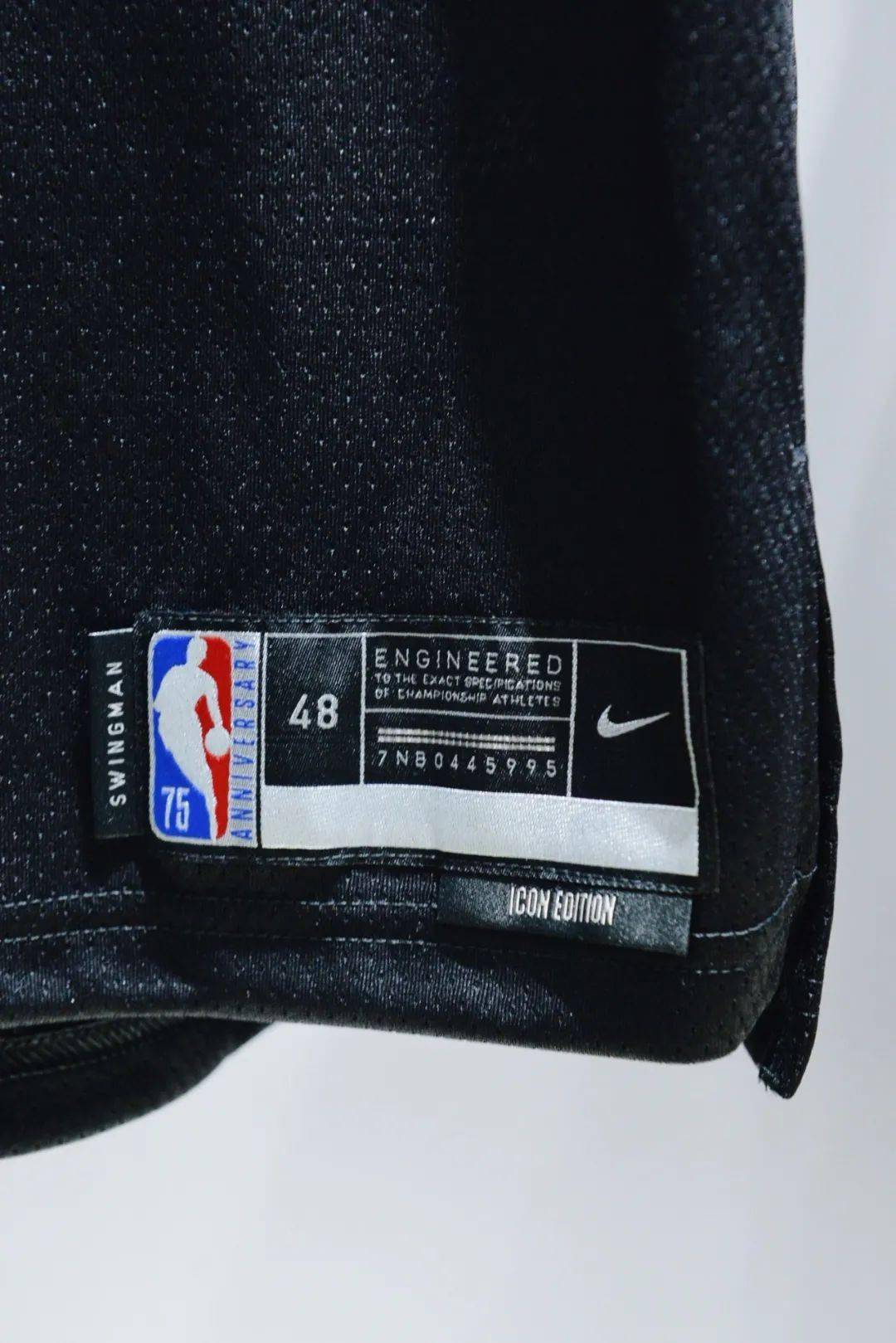 周年珍藏版 logo新赛季全新球衣而球衣主人便是 kyrie irvingbrooklyn