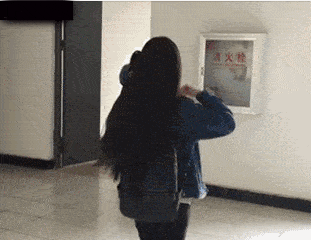 假发|女爱豆是不是有甩头发的kpi？