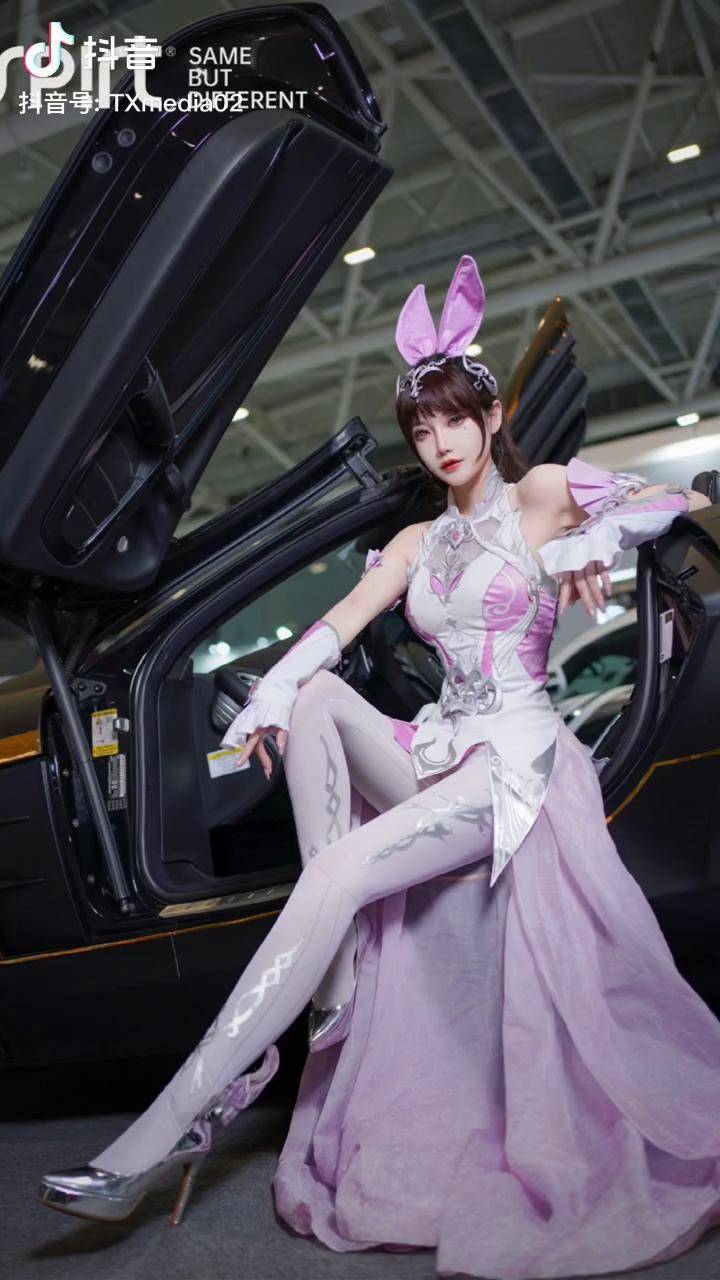 cosplay 车模小姐姐 美女车模 这个小舞好看还是电视剧版好看