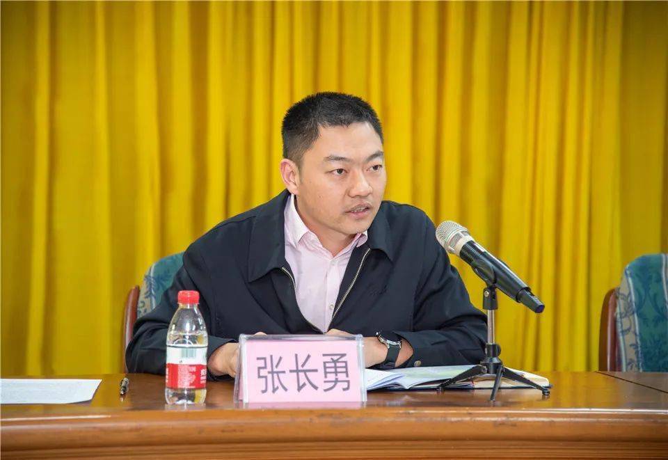 镇党委委员,纪委书记张长勇以"拒绝躺平,实干担当"为主题进行了发言