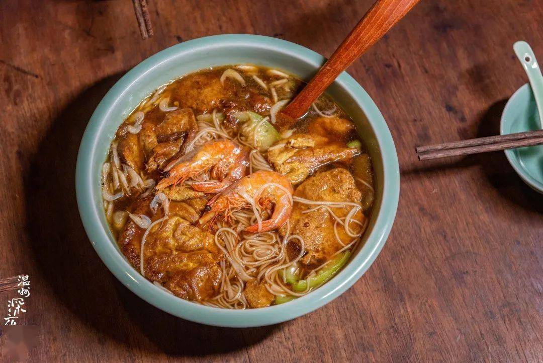 图为纱面汤同时,郑家园将传统的麦麦酒融入了极具韧性的纱面之中打造