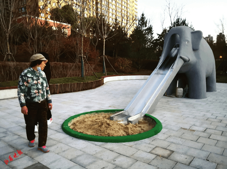 迎泽公园内大象滑梯露出了崭新的面容
