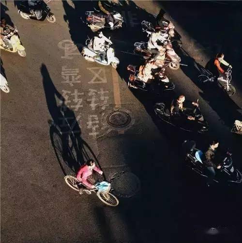 设备要单反何用？手机照样拍出自行车大片！