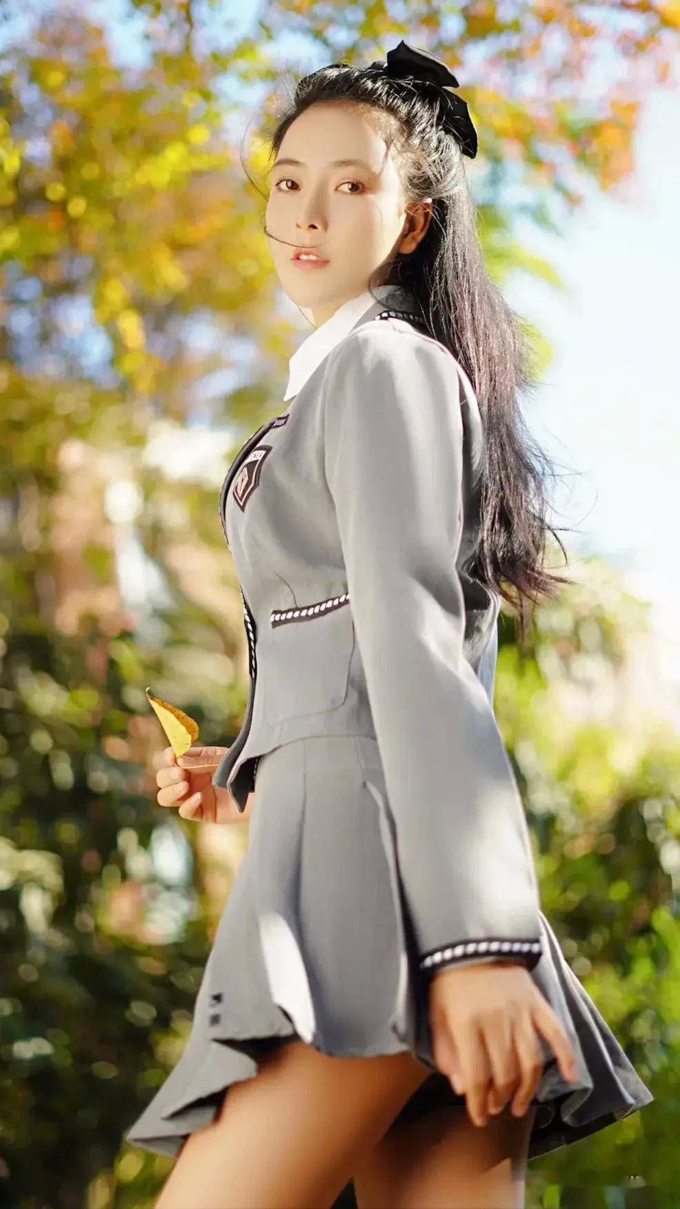 丽人行俏丽多姿仪态万端