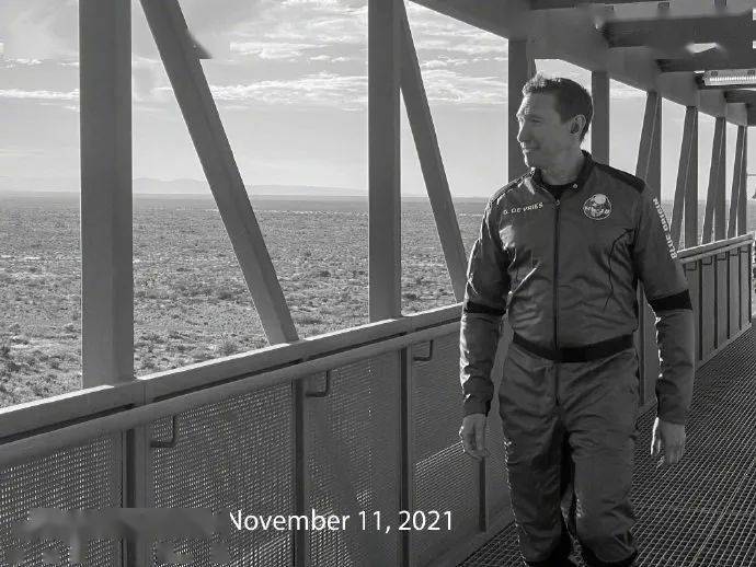 从太空返回富豪坠机身亡