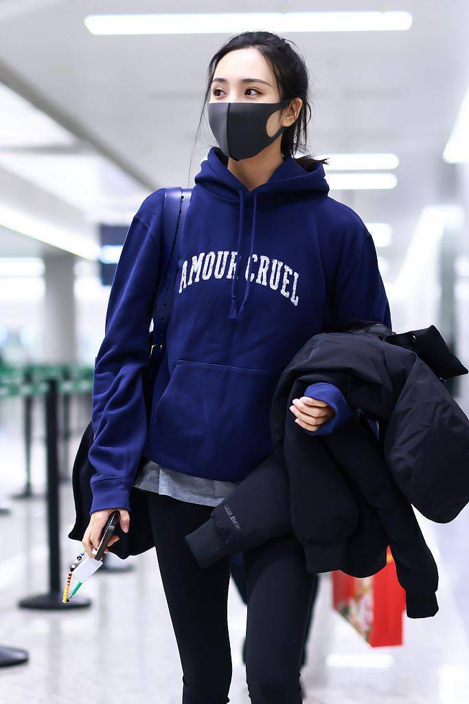 卫衣 王紫璇穿藏蓝hoodie紧身legging 显白显瘦运动时尚