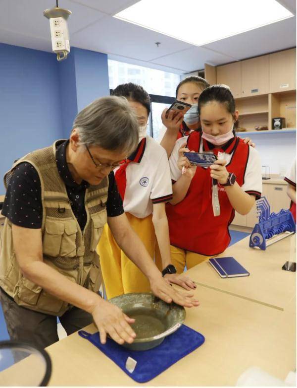 百万粉丝、号称不刷题的吴姥姥，到底是谁？