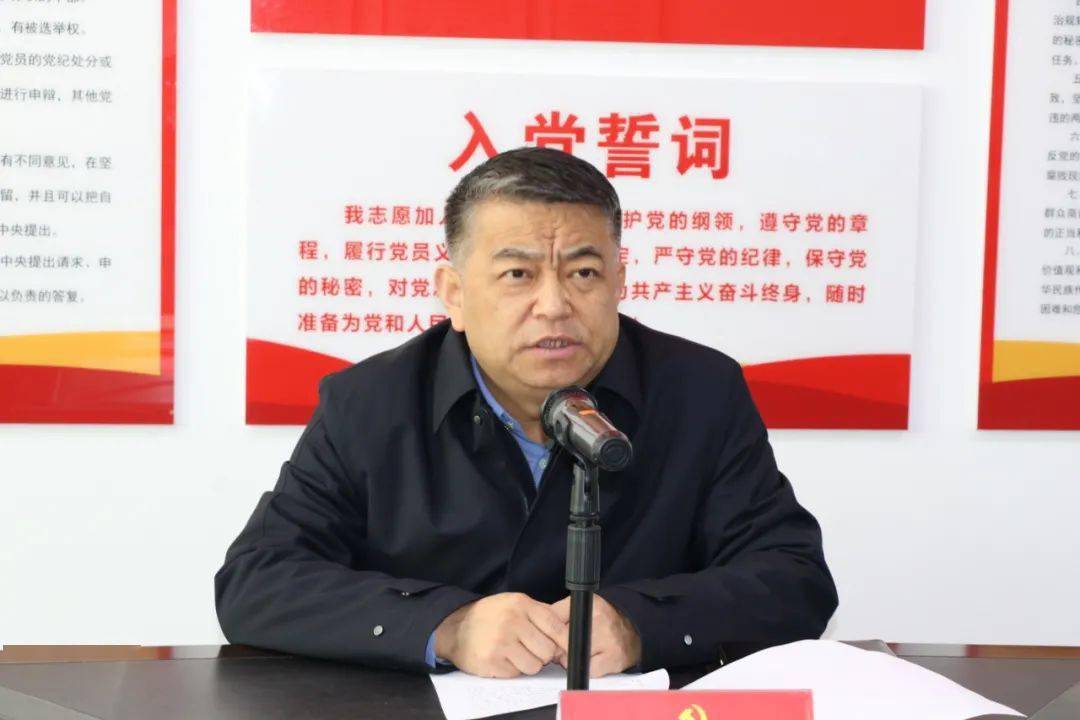 11月14日,旬邑县委书记王旭到马栏镇马栏村传达学习党的十九届六中