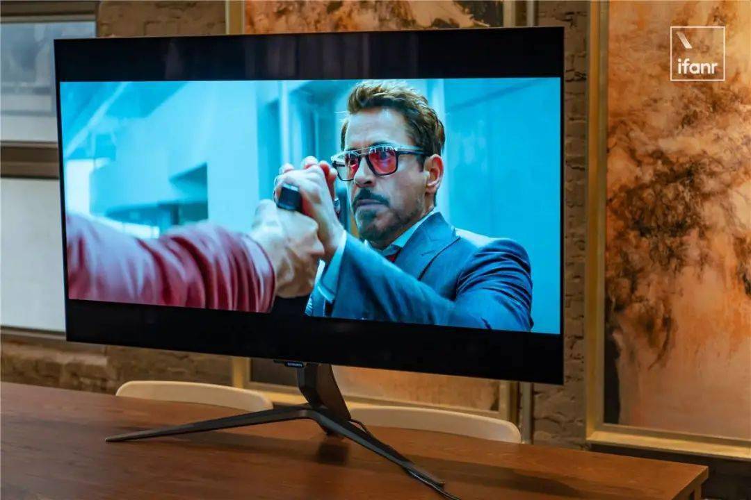 创维 G90 显示器体验：售价近万元，但居然挺有性价比？