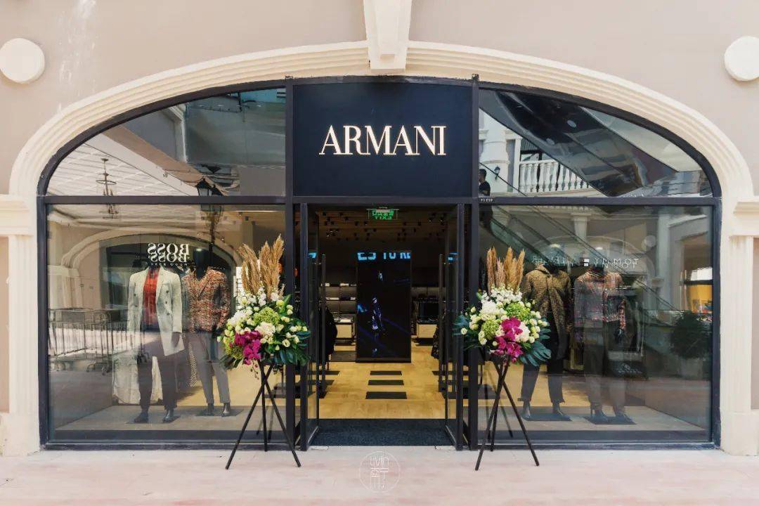 首创坐标南宁首创奥特莱斯，ARMANI 时装店全新开业，速来打卡