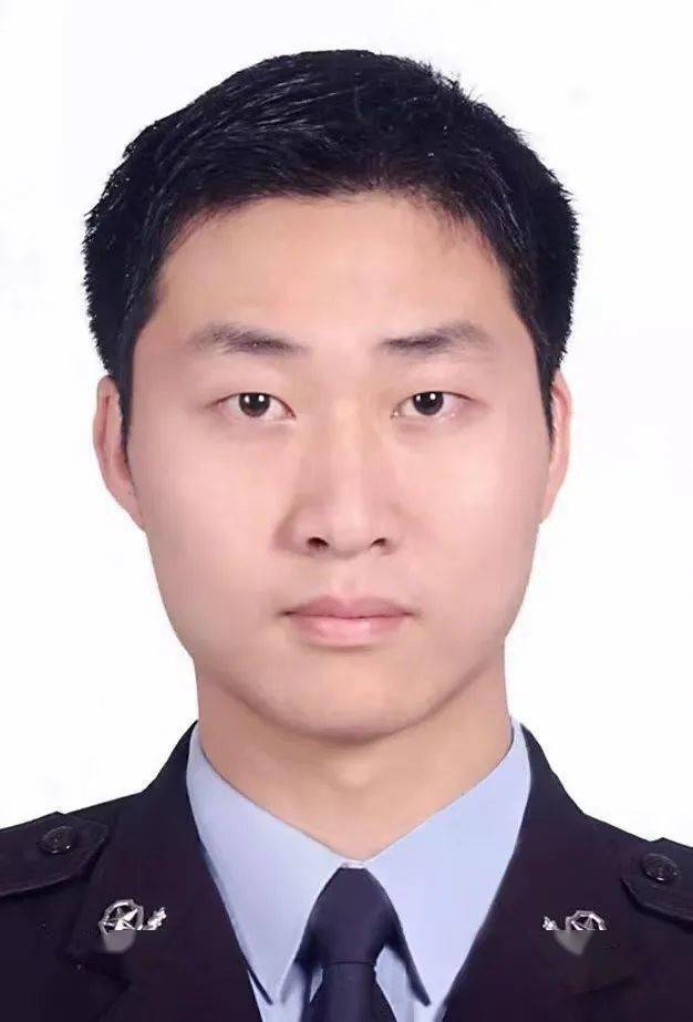 杨松利川市公安局交警大队长电话:15071891546服务承诺:保安全,保畅通