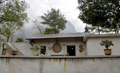 老瀛山白雲觀位於綦江區石角鎮千秋村.