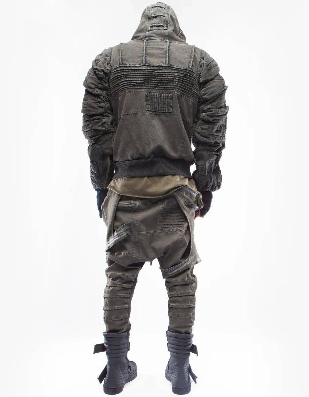 pop fashion | 这个品牌 完美还原末日幻想里的"沙丘"系穿搭!_服装